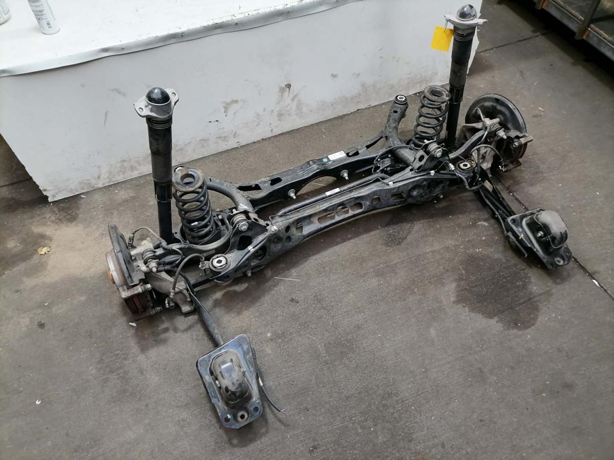 VW Passat B9 original Hinterachse mit Achsschenkel und Lenker 1,5 E-Hybrid 150KW Bj.2024